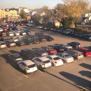 Meet your Posher, Monique